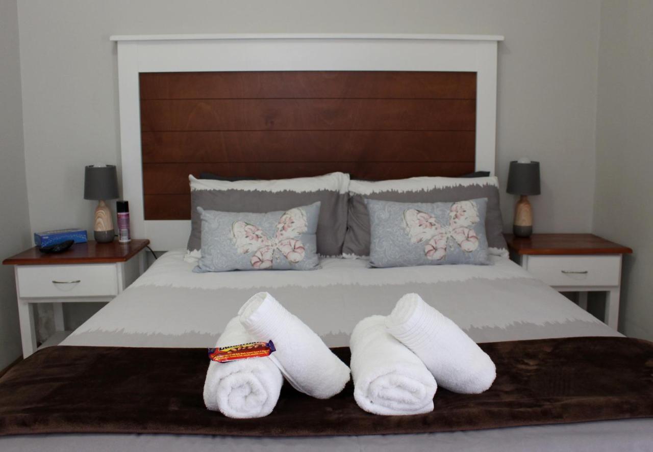 Tranquility Self Catering Hotel Lüderitz Buitenkant foto