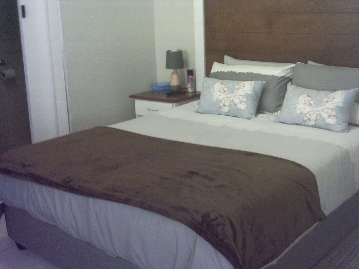 Tranquility Self Catering Hotel Lüderitz Buitenkant foto