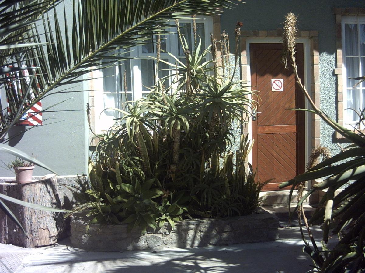 Tranquility Self Catering Hotel Lüderitz Buitenkant foto