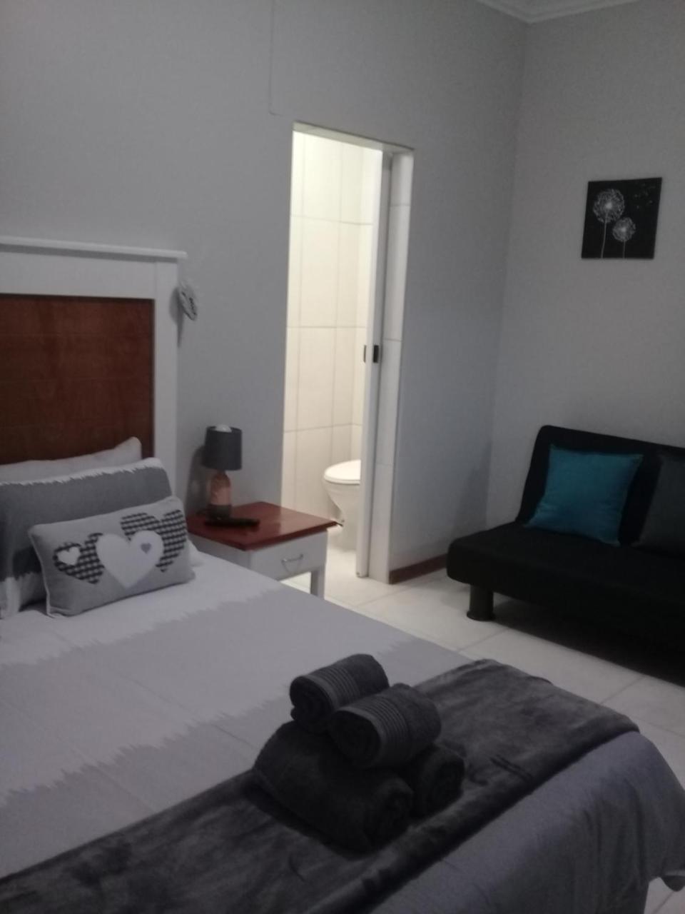 Tranquility Self Catering Hotel Lüderitz Buitenkant foto