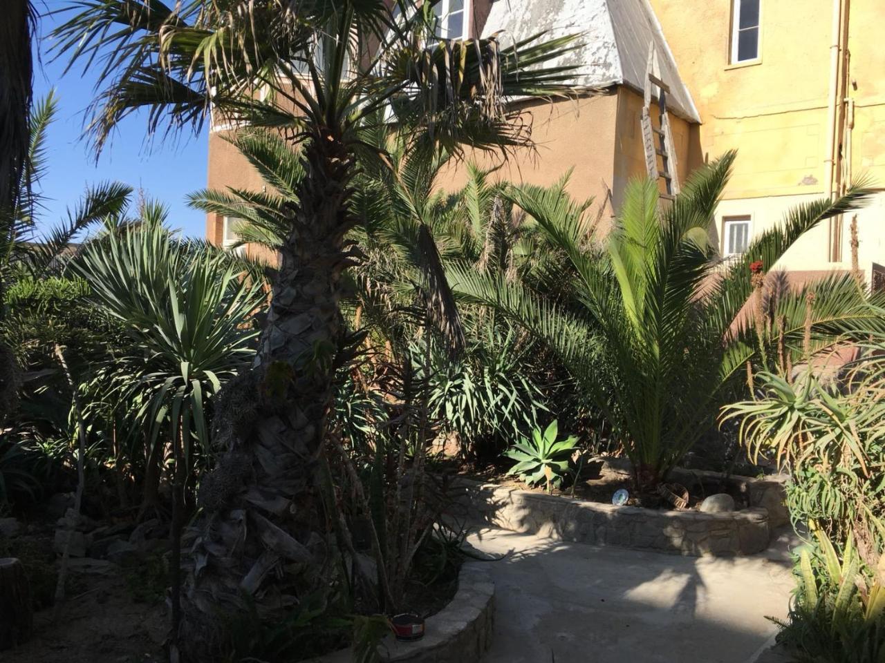 Tranquility Self Catering Hotel Lüderitz Buitenkant foto