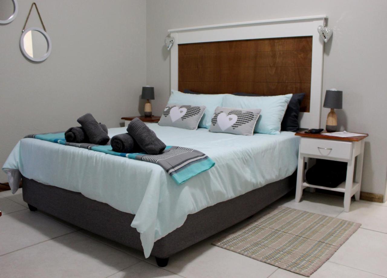 Tranquility Self Catering Hotel Lüderitz Buitenkant foto