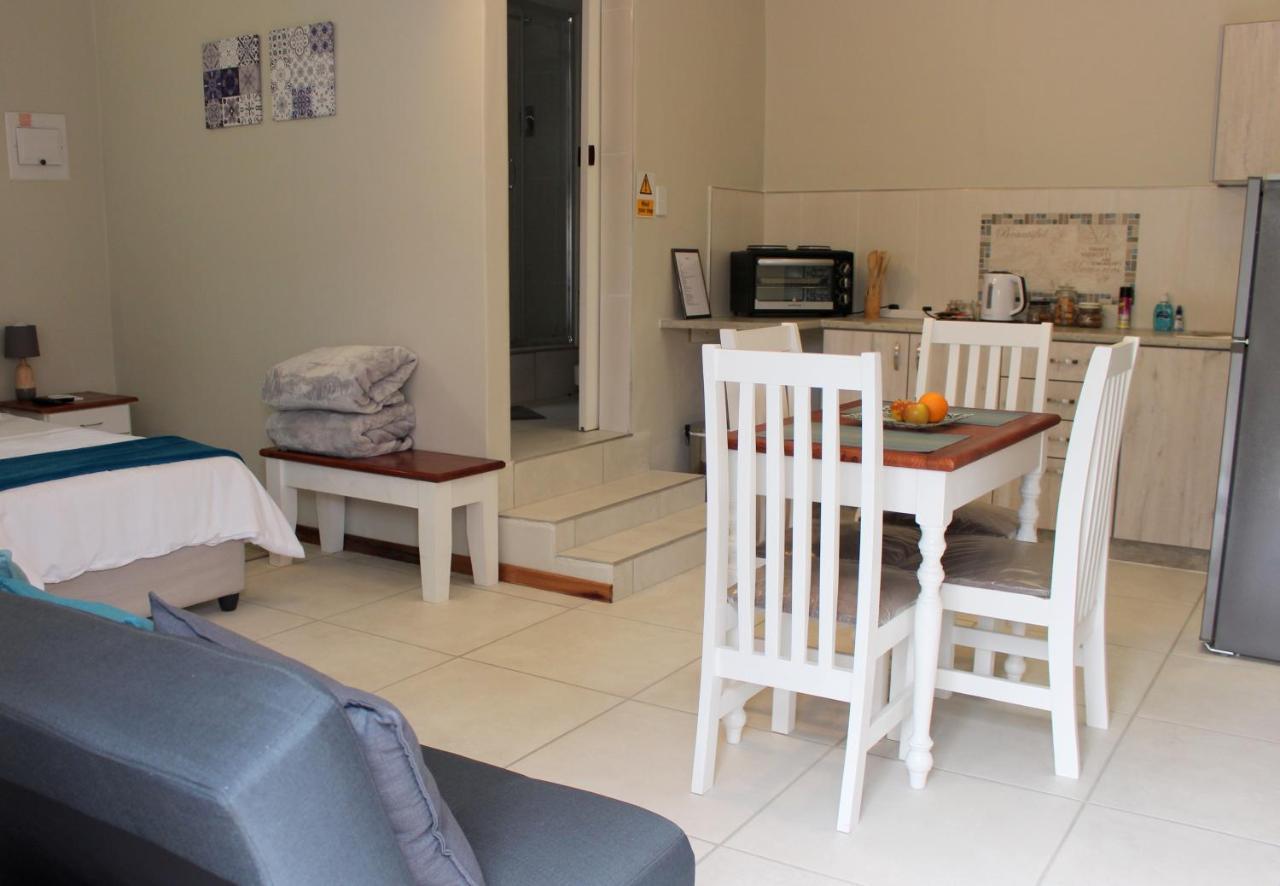 Tranquility Self Catering Hotel Lüderitz Buitenkant foto