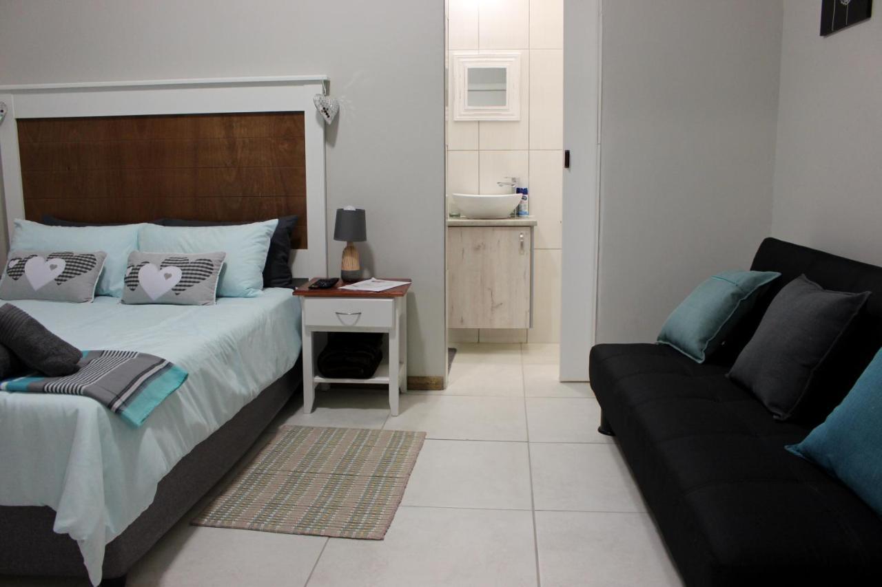 Tranquility Self Catering Hotel Lüderitz Buitenkant foto