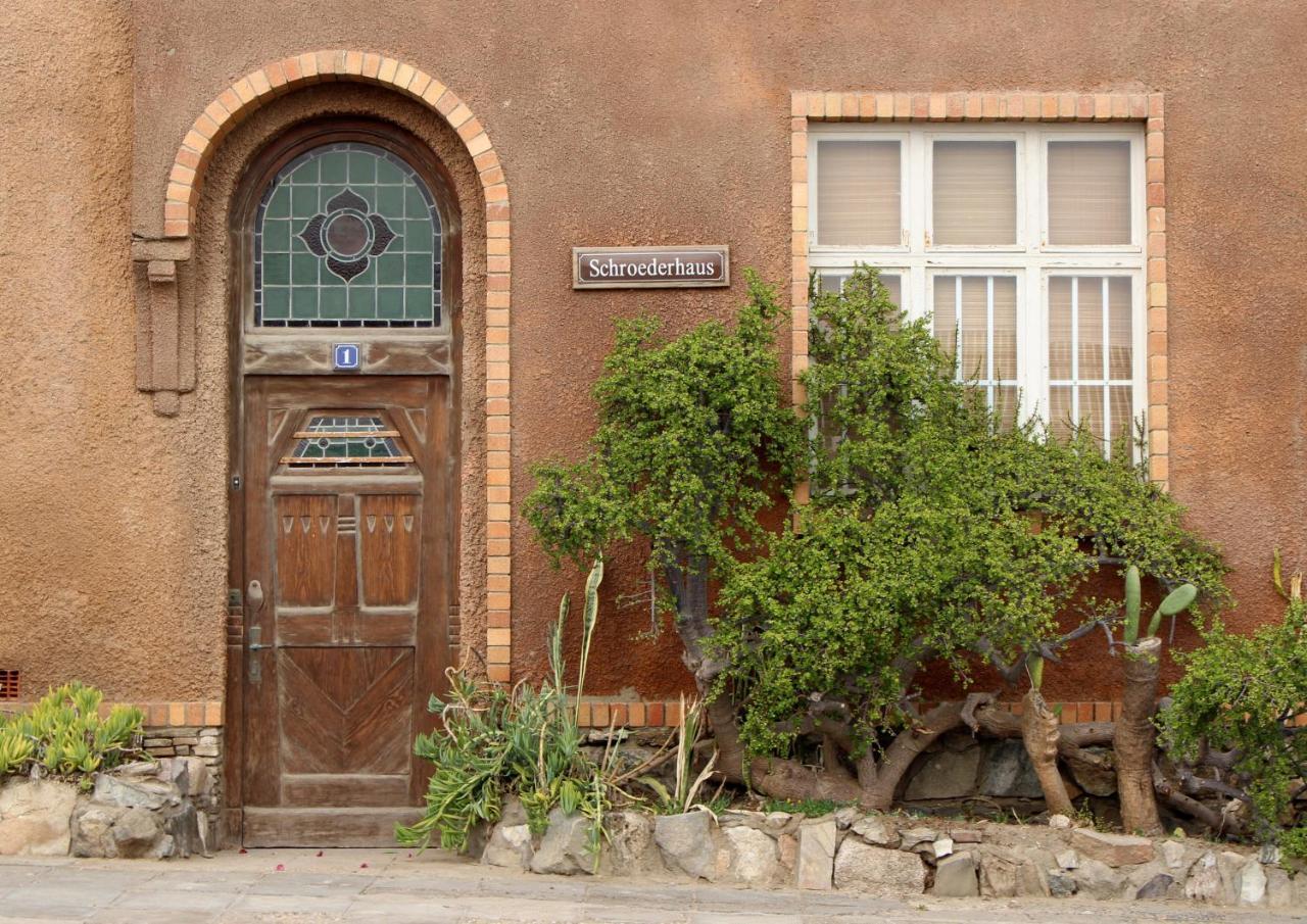Tranquility Self Catering Hotel Lüderitz Buitenkant foto