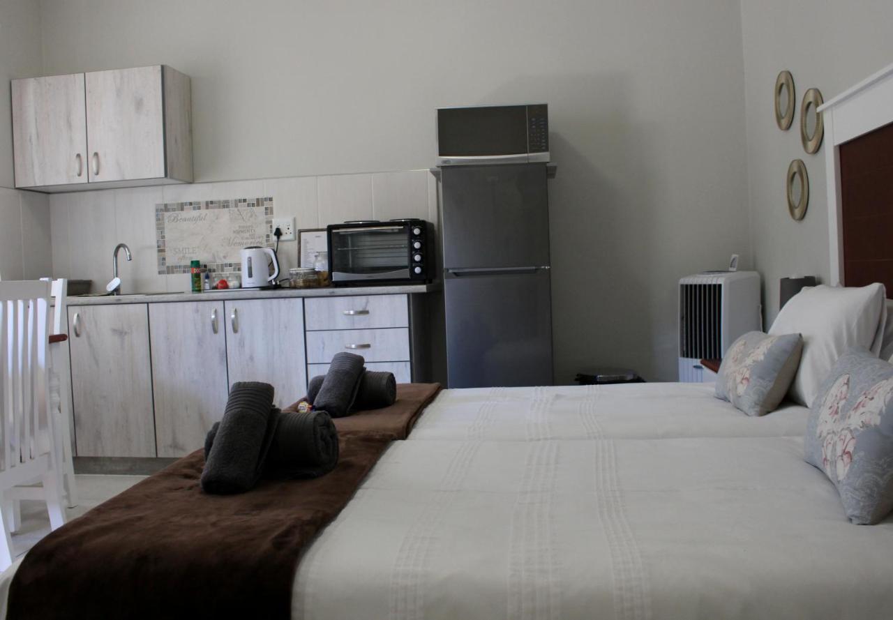 Tranquility Self Catering Hotel Lüderitz Buitenkant foto